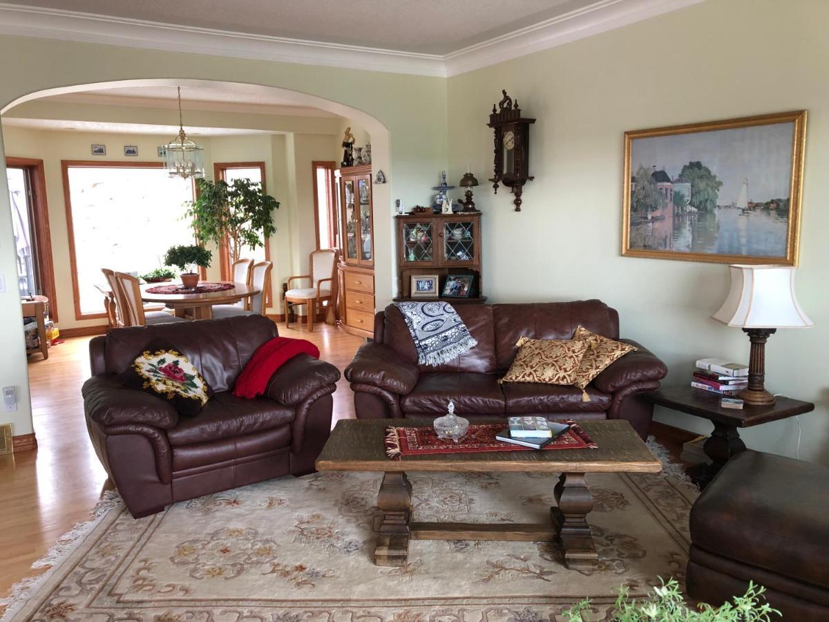 Rocky Mountain View Bed & Breakfast Cochrane Exterior foto